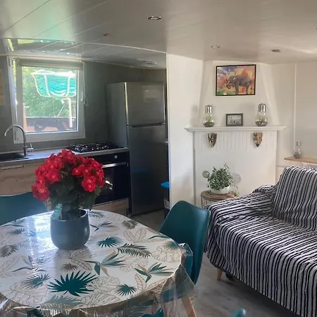 Bådhotel Nuit, La Vie Avec Marie Lou Venette