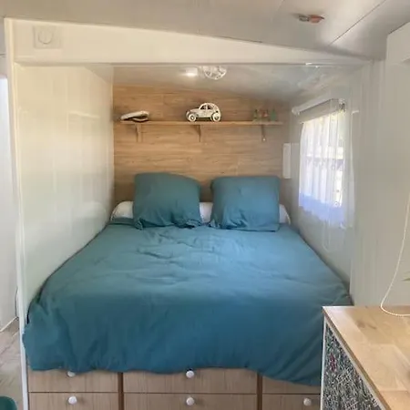 Nuit, La Vie Avec Marie Lou Bådhotel