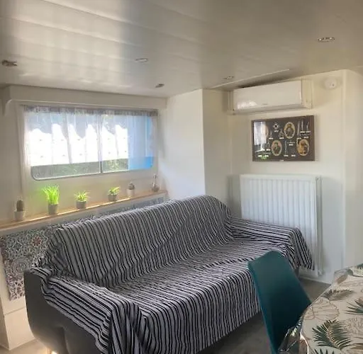 Nuit, La Vie Avec Marie Lou Bateau-hôtel